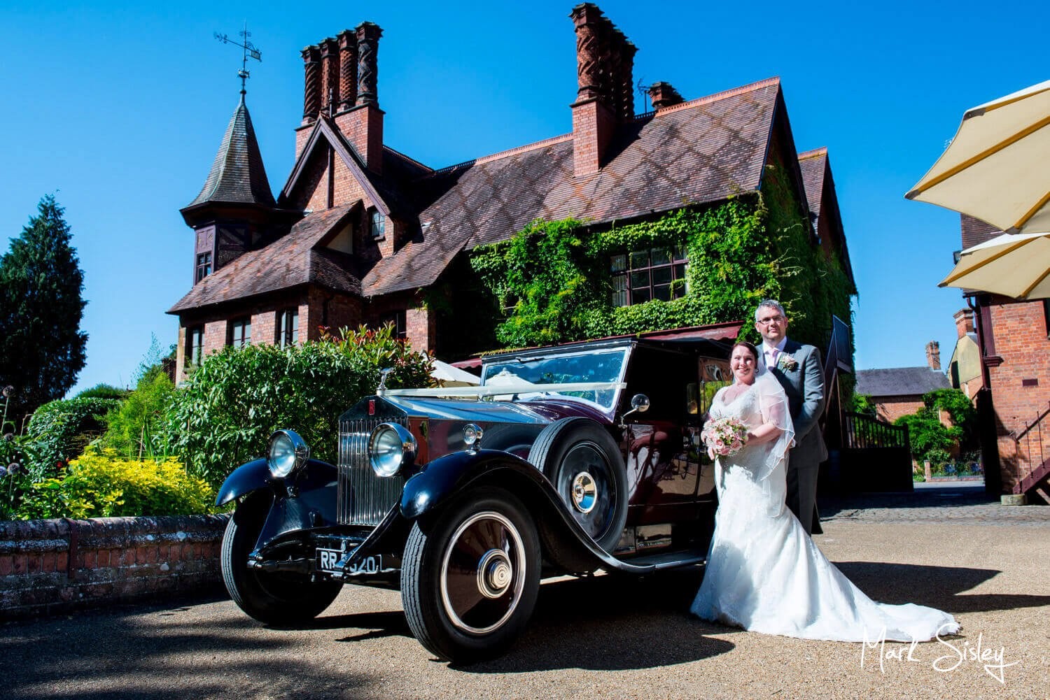 Five Arrows Waddesdon wedding couple with their vintage car