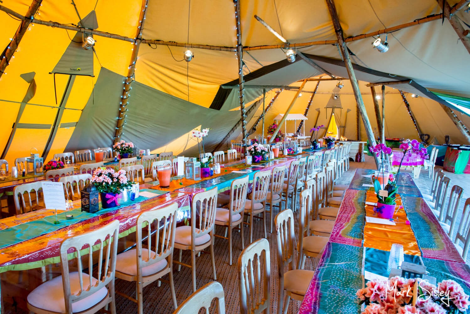 Buckinghamshire wedding mehndi pithi tipi reception 