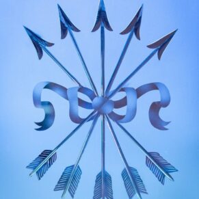 Buckinghamshire detail photography - the Five Arrows logo at Waddesdoni