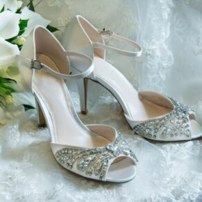 Beaumont Estate wedding photographs of the bride's shoes and bouquet
