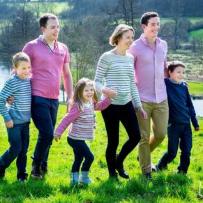 Buckinghamshire outdoor family portraits of a small group taking a stroll