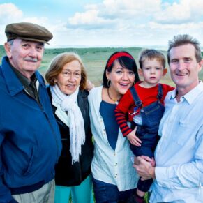 Buckinghamshire outdoor family portraits in Berkhamsted