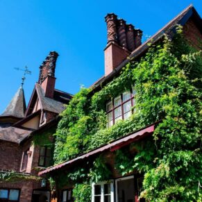 Exterior of the Five Arrows Hotel wedding exterior under perfect blue skies
