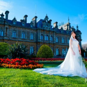 Dairy Waddesdon wedding photographs of the bride at the manor