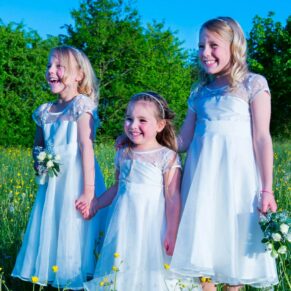 Dorton House wedding photos of the flower girls