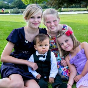 Relaxed family pose at this wonderful Marlow venue