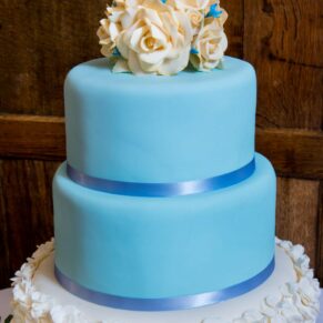 Dorton House wedding photography - a truly divine cake to tempt us all!