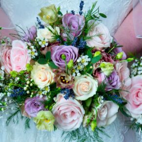 Hartwell House wedding photography - the bride's flowers looked stunning