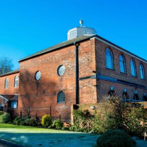 Kings Chapel Amersham wedding photography - the grand exterior of this gorgeous building