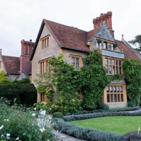 Le Manoir Aux Quat Saisons wedding photography - the exteriors of this venue are stunning for pictures