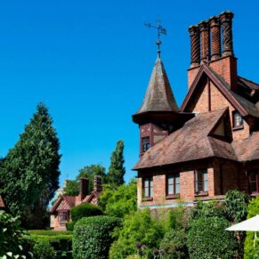 The historic Five Arrows Hotel looks stunning on this lovely sunny day - the lush gardens are evident for all to see