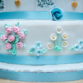 The colourful and highly detailed wedding cake for this woodland reception