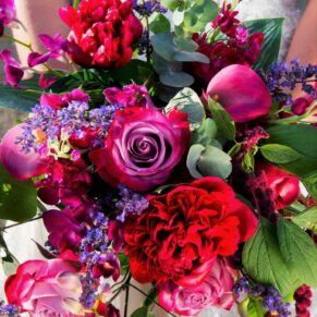 The most striking red summery bridal bouquet for this adventurous Hedsor House bride
