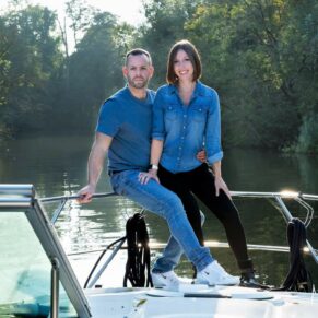 Boat portraits of this young couple captured on the River Thames in Buckinghamshire - and making this pose as natural as possible has produced some great photography memories