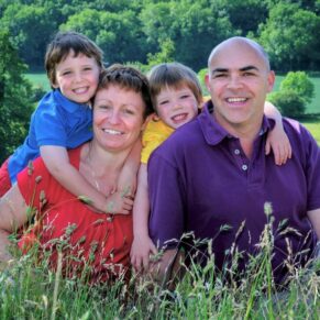 This very relaxed family pose was captured in the Chorleywood area at a gorgeous hilltop location