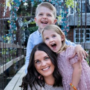 Mum and kids portraits pose during this Buckinghamshire photography photo-shoot
