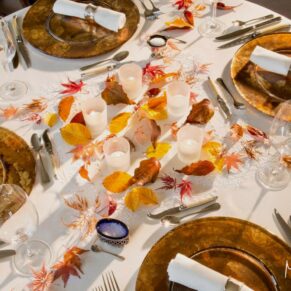Classic Buckinghamshire Wedding Photography - gorgeous autumnal table decorations