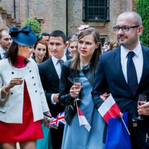 Relaxed shot of some guests arriving at the summer wedding reception venue at Chenies Manor
