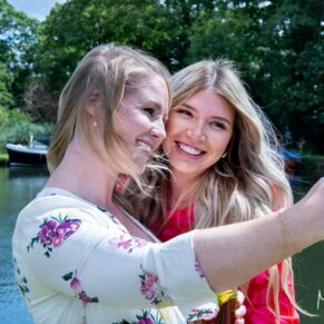Swan at Streatley wedding - selfie time at this gorgeous riverside hotel
