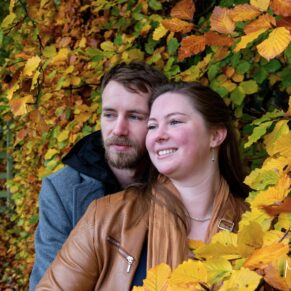 Very relaxed couple portraits photography captured in an autumnal Buckinghamshire setting